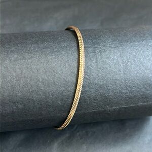 Women’s vintage dainty gold tone‎ bangle bracelet one size measurements shown